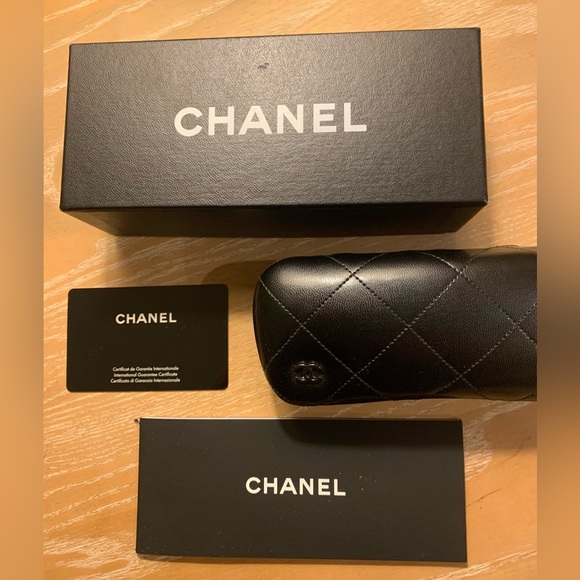 CHANEL EYEGLASS CASE AND BOX TUFTED LUXURY LEATHER WITH CLOTH COVER BLACK - Picture 1 of 5